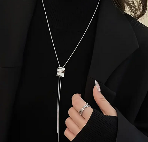 COLLIER AVEC PENDENTIF DESIGN ARGENT