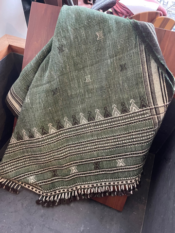 JETÉ VERT KUTCHI TISSÉ À LA MAIN 100% LAINE  103 x 236 cm